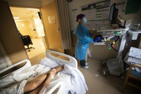 Медицинские работники США отказываются от прививок от COVID-19