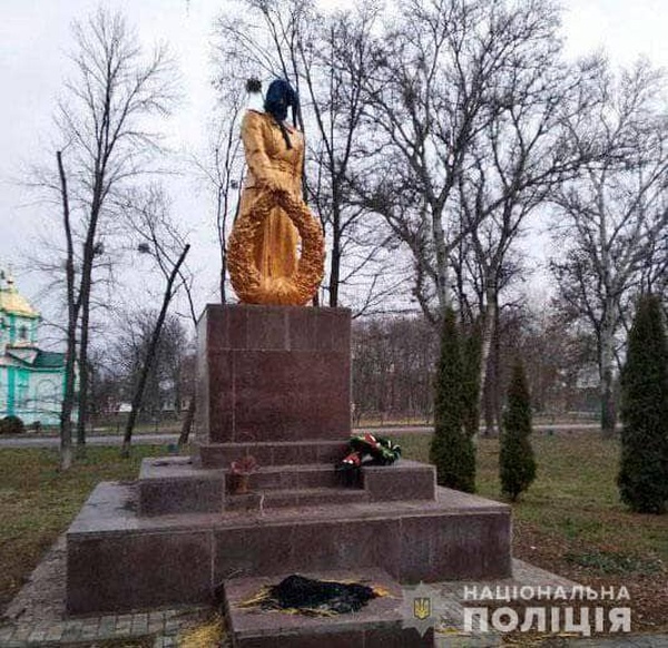 Глумление над памятниками героям Великой отечественной войны обязательно отразится на судьбе всего украинского народа