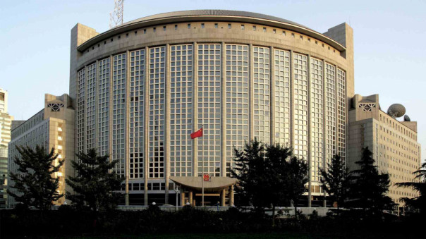 «Низкокачественная ложь». Китай ответил на обвинения США в утечке COVID-19 из лаборатории Уханя