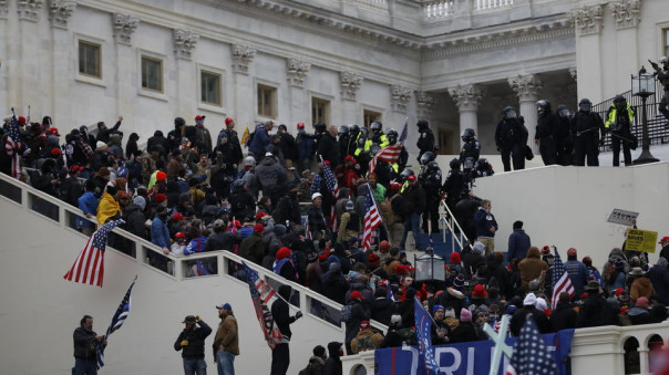 NY Times сравнила штурм Капитолия с войной в Донбассе