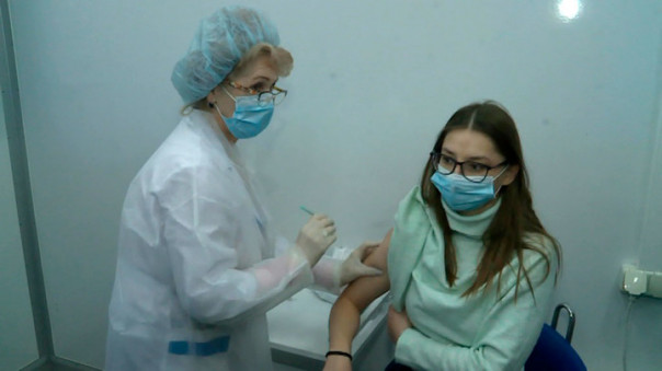 Пункт о вакцинации предложили включить в трудовой договор