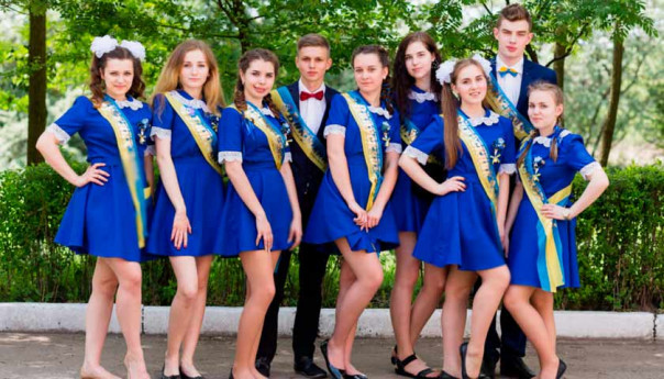 Украина: «лишних» детей — на обочину