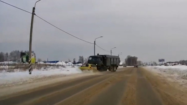 Появилось видео смертельного ДТП с военным грузовиком под Рязанью