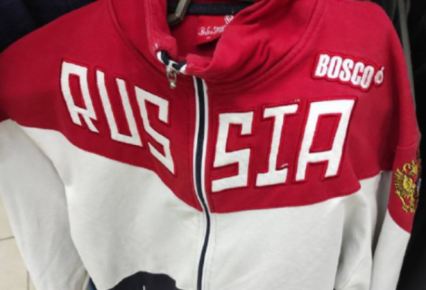 «Почему президент еще не отреагировал?». Нацозабоченные засекли в харьковском секонд-хенде толстовку с надписью «Russia»