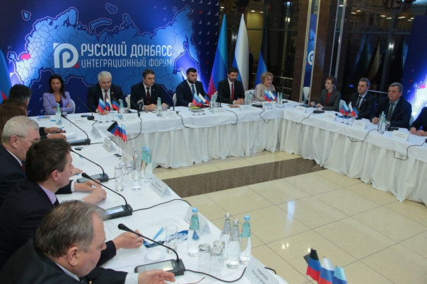 На Украине решили, что Кремль начал процесс объединения ЛНР и ДНР