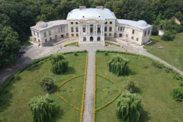 Зачем Варшава восстанавливает шляхетские усадьбы на Западной Украине?