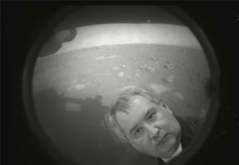 Рогозин отреагировал на публикацию снимков американского марсохода мемом