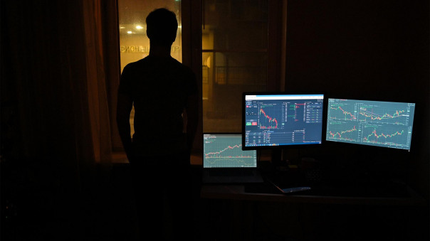 Захлестнуло шумихой: бунт на Уолл-стрит привел к ограничениям и в России