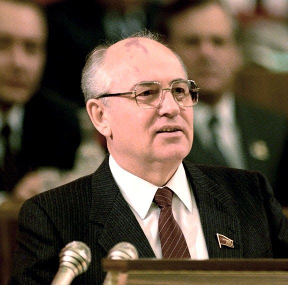 Как Горбачев сдуру выиграл Холодную Войну, а мы все из-за этого чуть не погибли