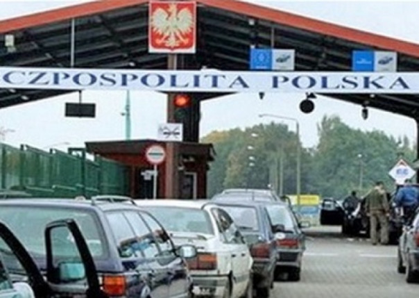 Два украинских дипломата попались на контрабанде золота, валюты и сигарет