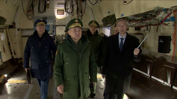 Шойгу проинспектировал производственные мощности завода «Авиастар-СП» и поручил увеличить выпуск военно-транспортных самолетов.