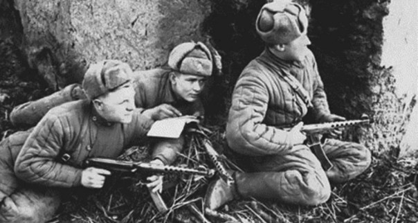 Горящая телогрейка красноармейца - страшное оружие химической войны