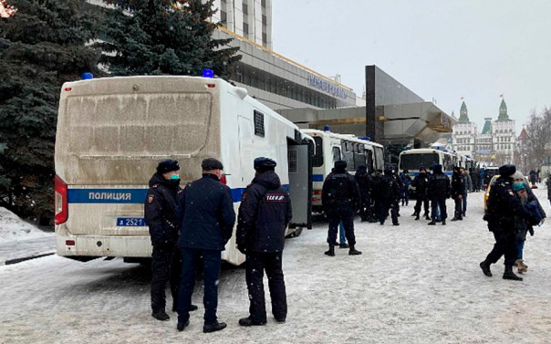 Спонсоры бегут на помощь: в США уже отреагировали на задержание либералов в Измайлово