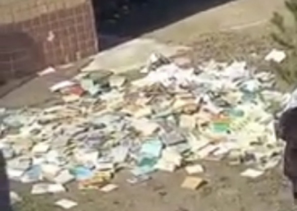 В Одесской области русскоязычные книги вылетели через окно школьной библиотеки