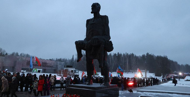 Лукашенко по случаю годовщины трагедии в Хатыни напомнил о важности исторической памяти и обратился к тем, кто сознательно пытается возродить нацизм