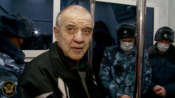 Скопинскому маньяку разрешили общаться и посещать бары