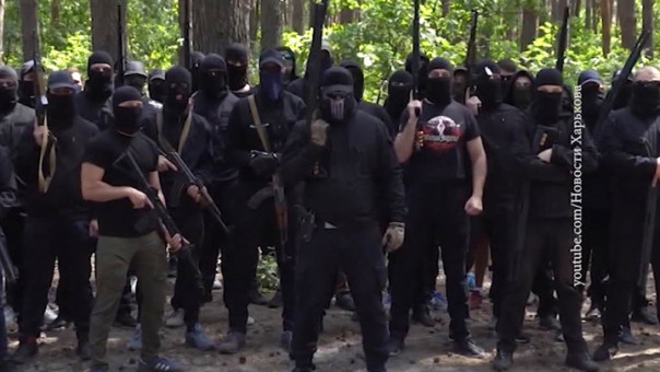 Типичная Украина. Люди с оружием и непонятным статусом: как на Украине появились добробаты