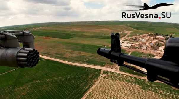 Яркие кадры: Боевые вертолёты ВКС над российско-турецкой колонной в Сирии