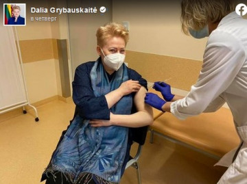 Экс-президент Даля Грибаускайте привилась вакциной, но ей не поверили