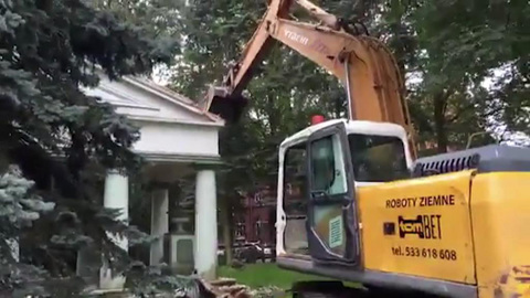 В Польше захоронение советских солдат превратили в место для отдыха