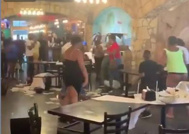 В США подобные массовые драки становятся нормой