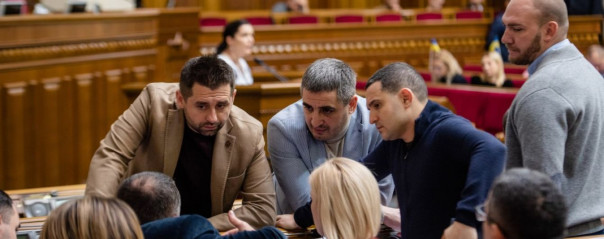 Идеальный план от «слуг народа»: «Надо валить из этой страны»