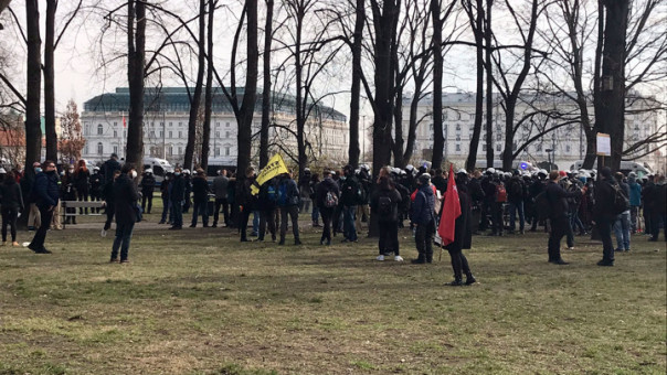 Памятные мероприятия в Варшаве вылились в столкновения с полицией, был применён слезоточивый газ и шумовые гранаты