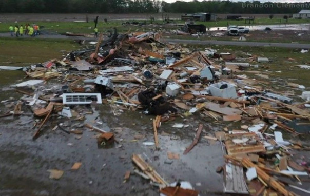 В США торнадо вызвали разрушения, есть жертвы