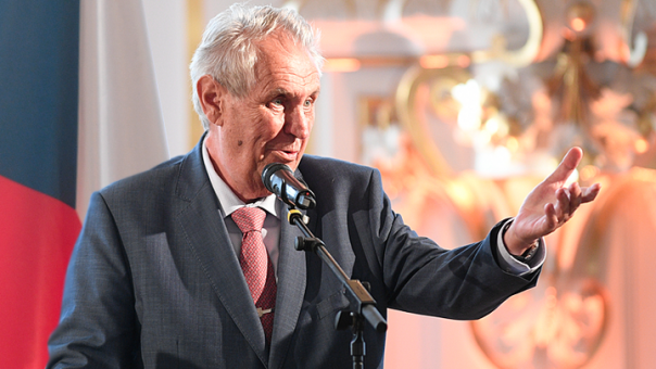 Земан связал взрывы во Врбетице с попыткой скрыть недостачу боеприпасов