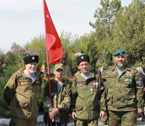 Сводка от НМ ЛНР 08.05.2021. Пьяные укровояки сожгли свой блиндаж и оружие, 2 бойца погибли. "Урал" ВСУ снес хозпостройку и забор жилого дома в Попасной