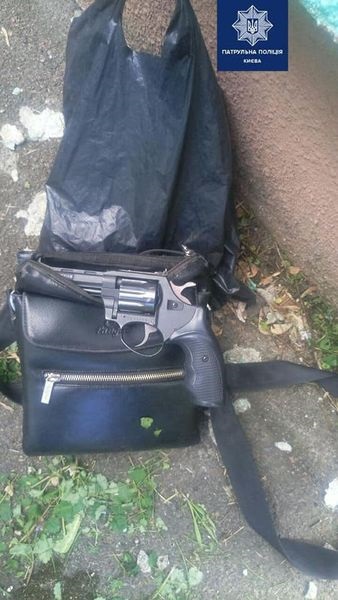 В Виннице мужчина с ножом кидался на прохожих | В Киеве пассажир стрелял в водителя автобуса