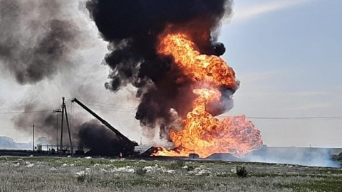 Очевидец снял на видео вспыхнувший газопровод