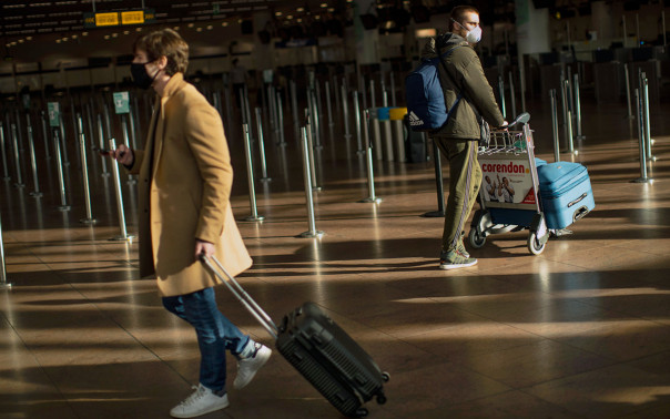 ЕК предложила разрешить въезд привитым одобренными вакцинами иностранцам