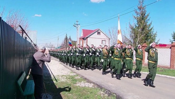 В преддверии Дня Победы по всей России чествуют ветеранов