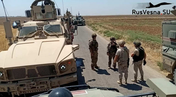 Российские военные блокировали колонну армии США в Сирии