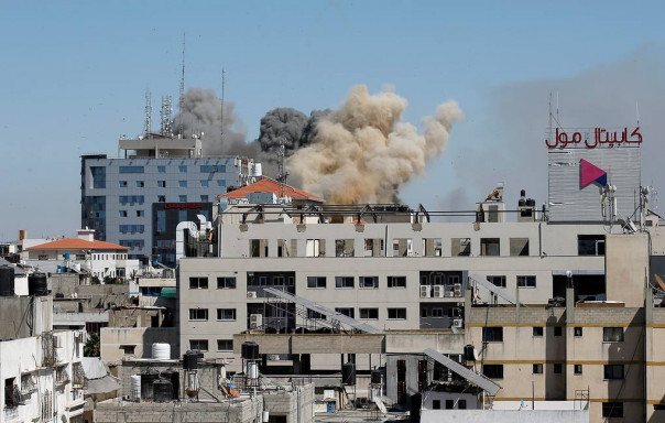 Израильский авиаудар по Газе разрушил здание с офисами международных СМИ