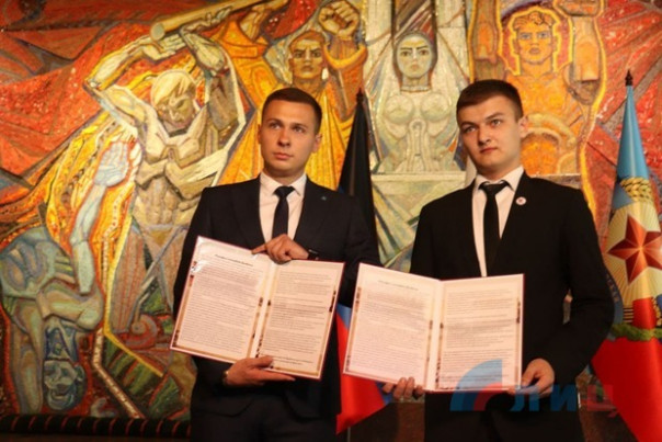 Молодежь ЛНР и ДНР провозгласила "Манифест молодежи Донбасса"