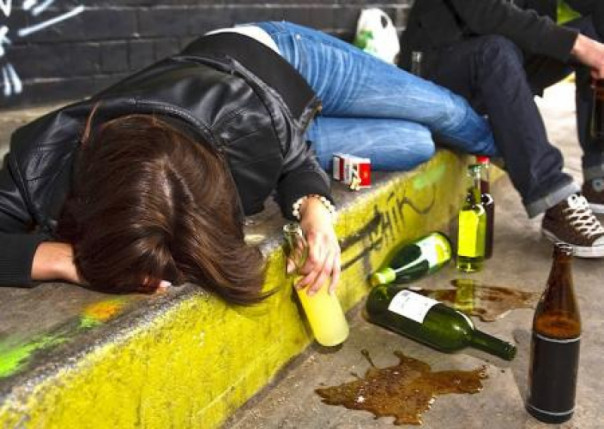 Украинская нация убивает себя наркотиками и алкоголем (Подборка жутких видео)
