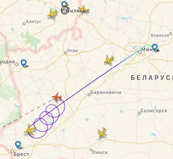Рейс из Минска в Барселону заходит на 5-й круг под Брестом.  Польша не пропустила самолет "Белавиа" в своё воздушное пространство