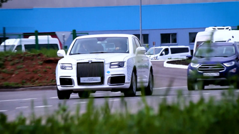 Вообще бесшумный: Мантуров оценил водородный Aurus