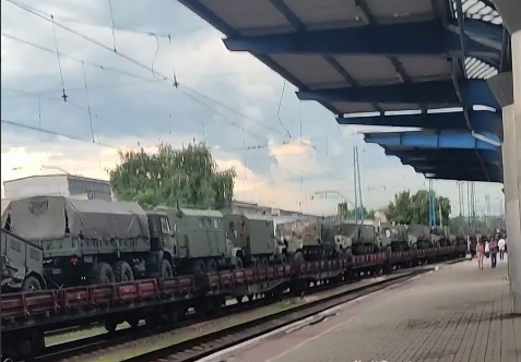 Укрофашисты продолжают стягивать бронетехнику и вооружение в Донбасс