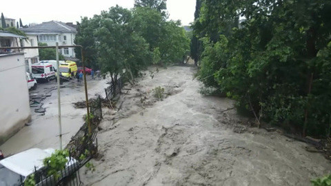 Крым расхлебывает последствия стихии. Сергей Аксенов выделил 58 миллионов рублей для пострадавших от потопа в Крыму