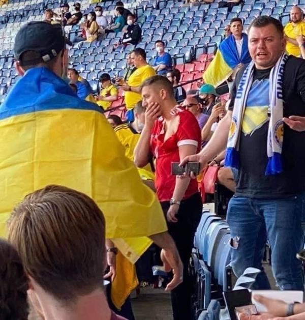 Россиянин, поддерживавший Украину, был избит националистами на трибуне