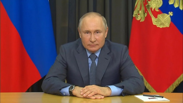 Владимир Путин выступает на ПМЭФ