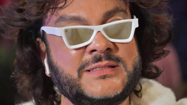 Киркоров, исполняющий гимн, – это просто пошлость