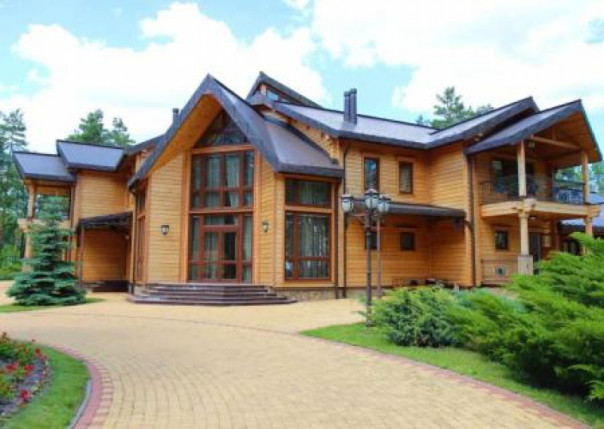 Резиденцию Януковича отдали под отель