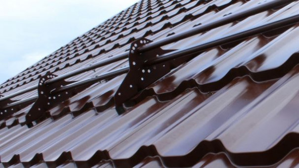 Виды снегозадержателей для крыши