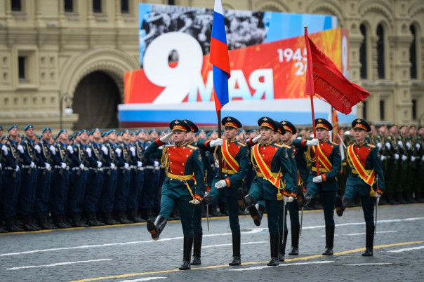 Парады и общество