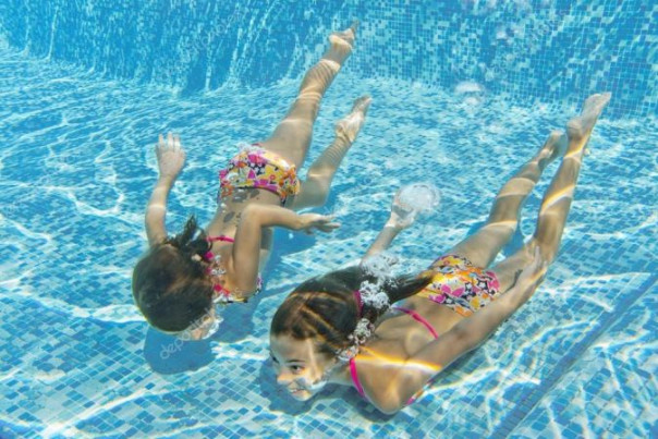 Плавание для детей: чем оно полезно, как правильно выбрать школу для обучения
