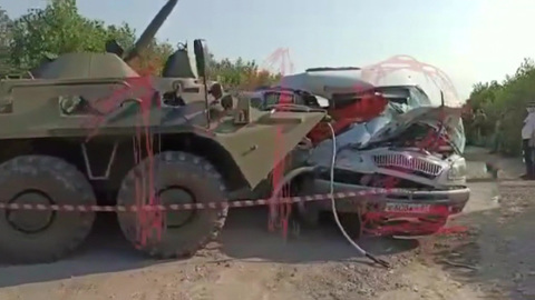 Два человека погибли в столкновении БТР с маршруткой на Ставрополье